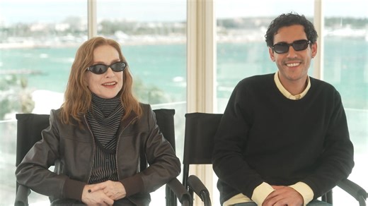 Isabelle Huppert et Adam Bessa complices dans 'Histoires parallèles' : comment créer le lien entre deux personnages aussi différents? - RTBF Actus