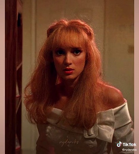 I love this scene #winonaryder #kimboggs #edwardscissorhands