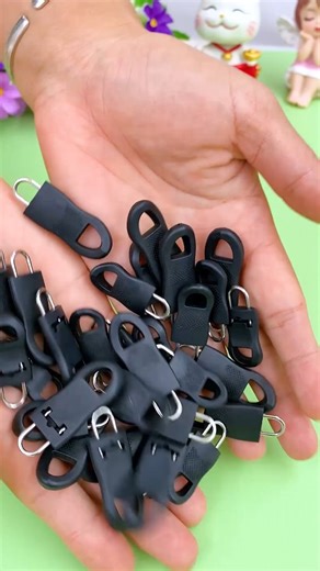 Best Home Gadgets on Instagram: "🧥 Broken zippers don’t always mean replacing the item. This zipper pull replacement kit helps fix damaged or missing zipper tabs on bags, jackets, or luggage. Simple installation saves time and extends product use. A small fix with real value. 💬 Comment "Link🔗" #zipperpuller #zipperrepair #bagaccessories #householdfix #travelgear"