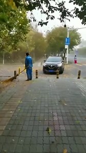 En ese momento, el barrendero sintió EL VERDADERO TERROR. | Canal 5