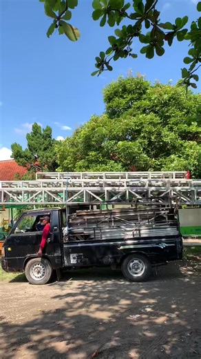 Pemasangan Rigging 8x6 At. @SMP PGRI 1 KEDIRI By SGL PRODUCTION Juga melayani event konser indor maupun outdoor RIGGING ✅ AUDIO SOUND SYSTEM ✅ LIGHTING ✅ VIDEOTRON ✅ BARIKADE ✅ Lokasi, Kediri Jatim WhatsApp 081259703618 #sglaudiokediri #sewarigging #sewariggingkediri #stagerigging #sewasoundsystem
