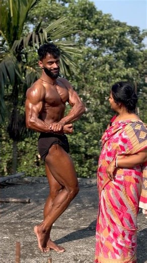 Bodybuilding posing check… with My Mom! 💪🏻❤️ #motivation #musclebuliding #bodybuilding #mom