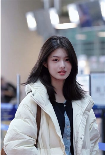 Discover the Beauty of Chinese Actress Ai Mi