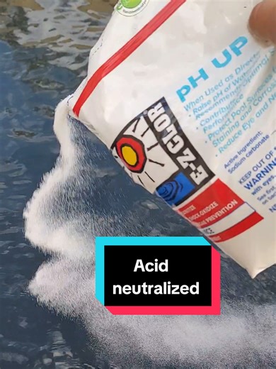 Added 5lb of sodium carbonate to neutralize the acid in the pool and spa water. #pooltechnician #poolprofessional #poolman #poolboy #troobleshooting