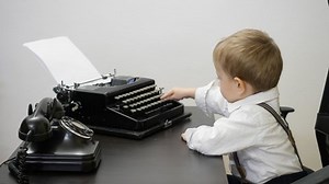 Funny Little Child Typing Vintage Typewriter 库存影片视频（100% 免版税）1039195922 | Shutterstock