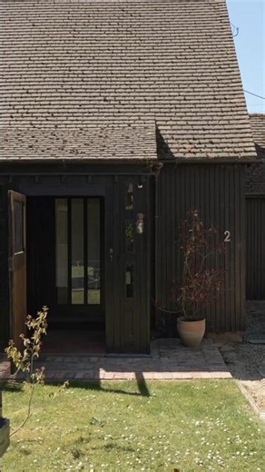Look inside this characterful house in the Cotswolds #homedecor #countryside #forsale