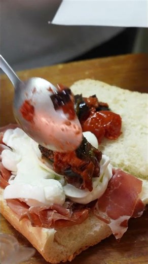 Neapolitan delicatessens