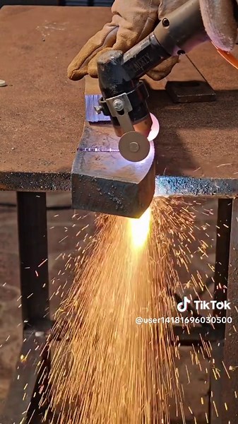 Plasma cutting machine, without external oxygen and acetylene, connected to electricity can be used＃plasma＃cutter＃slice＃Electric welding＃等离子切割机