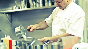 Cierra Zuberoa, el restaurante de culto de la cocina vasca