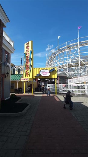 From Worst to Much Better - Thunderbolt at Six Flags New England Gets More Love.