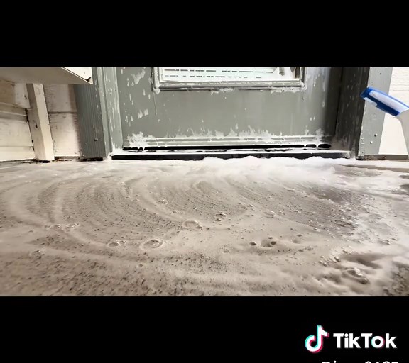 I enjoy scrubbing hard textures so much. #concrete #outdoorcleaning #scrubbing #scrubbingasmr #sudsycleaning