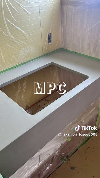 マイクロセメントMPCで造作洗面台を施工しました。 オシャレでスタイリッシュなモルタル洗面台に仕上がりました😊😊👍 モルタル調仕上げはいつも人気ですね😊😊😊 住宅や店舗など場所を問わず施工出来ます！👍 MPCは内部、外部共施工が出来、壁、床、什器類など幅広く施工が可能です！ 数種類のカラーバリエーションの中から気に入った色を選んで頂きます！ トップコートも艶有り、艶消しの2種類どちらか選べるのでお好み、用途になどによってお決めください👍👍 使用材料 MPC 施工会社 中森塗装 Instagram @nakamori.tosou #MPC #マイクロセメント #造作洗面台 #特殊左官 #和歌山中森塗装
