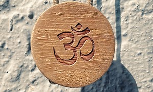 qué significa el símbolo OM 🕉️ y cómo cantarlo | YOGI TIMES