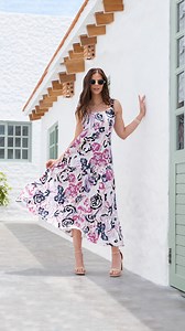 💖 Fucsia: el color que empodera. ¿Oficina, fiesta o casual? Este tono vibrante es el protagonista que necesitas para elevar cualquier look. 💬 ¿Te animas a incluirlo en tu estilo? #BrujhasStyle #FucsiaConActitud | Brujhas Moda Oficial