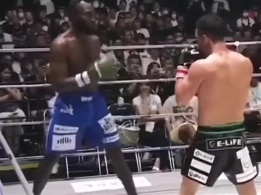 盘点拳击史上那些最残暴的KO方式集锦。