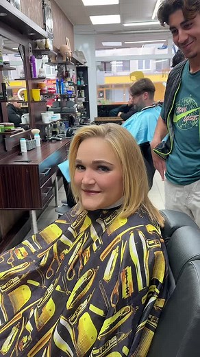 #friseursalon #friseur #damen #schneiden #föhnen #spitzenschneiden #schönheit #lehrerin #cool #witzig #nett #barber #barbershop #dauerwelle #färben #sonnenberlinbarber