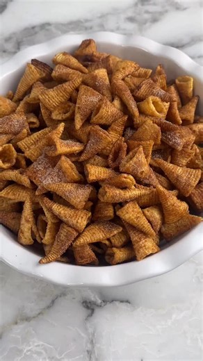 🤎 Cinnamon Churro Bugles 🤎 GET THE RECIPE: - Comment “RECIPE” and the link to the recipe will be sent to your DM’s. - OR tap the link in my bio Follow me @foodlovinfamily to be sure you are getting my DM’s 💟 https://www.foodlovinfamily.com/cinnamon-churro-bugles/ #cinnamonchurrobugles #cinnamonbugles #bugles #sweettreat #snacks #cinnamonsugar #holidaytreat #partyfood #christmastreats | Foodlovinfamily