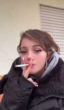 German girl smoking 🇩🇪