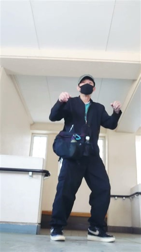 A 59-year-old guy practicing dancing ♪ #human #room703 #trieddancing #freestyledance #robotdance ...