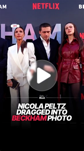 Brooklyn Beckham’s wife Nicola Peltz appeared unimpressed when she was pulled into a Beckham family photo at the premiere of David Beckham’s Netflix documentary. #beckhams #news #uk | Daily Mail Video