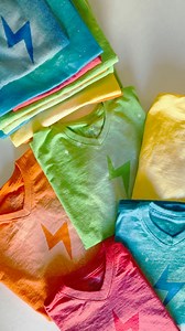 We have use this DIY custom t-shirt process so many times!! More details/supply list - https://twitchetts.com/2016/06/kids-party-favors.html/ - What design will you try? #DIYshirts #customShirts #partyfavors #craftathome #bleachshirts | Construction Paper Crafts for Kids