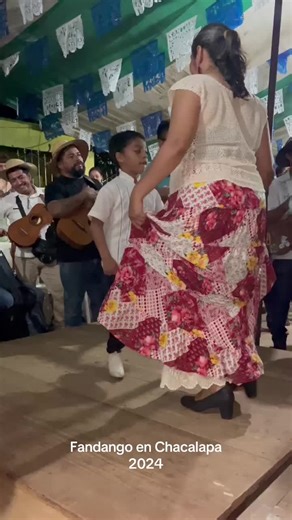 Fandango en chacalapa. Fiesta de santiago 2024 #policiabailarin #chacalapa #casazacamandú #cultura #viralvideo #viraltiktok #subetealcorazón #hermanitosalonso #fandangosnonordeste #TDHA #mexico
