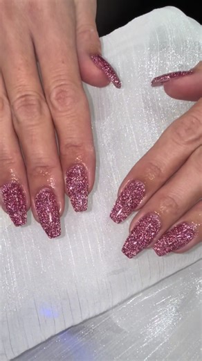 【フラッシュネイル】 いつもデザイン決めで迷ってしまう方♪シュシ ュでは定額コースをご用意しています！ デザインそのままでも可愛いですが、お色やアートの場所を変えて自分だけのネイルにしてもok★ 他にもデザイン、コースご用意しておりますので、是非クーポンを御覧ください♪ ◇定額シンプルコース 正規価格8000円→ご新規様7000円 ◇定額デザインコース 正規価格8800円→ご新規様7700円 ◇定額トレンドコース 正規価格9900円→ご新規様8800円 お色、配置変更ok! ◇ワンカラー(ハンド) 正規価格7700円→価格6600円 ◇フットワンカラー 正規価格7700円→6600円 ◇フット定額 正規価格8250円→6000円 次回予約割引があり、リピーター様にも通いやすい料金設定♪ -------------------------------- Salon chouchou 【サロンシュシュ】 京急 北久里浜駅徒歩5分 神奈川県横須賀市根岸町3-14-13 ドーマ根岸1F 07015609793 LINE ID @ohe3154b HP https://salonchouchou