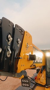 On an all time high. See 26 metres up in a JCB 558-260R PRO rotating telehandler. | JCB