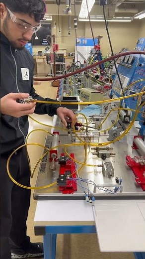 Fluid Power: Pneumatic Basic Circuit