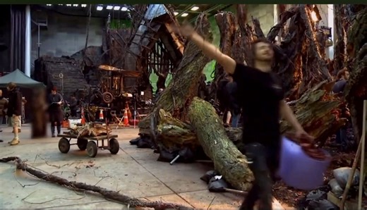 31K views · 1.4K reactions |  The final days of The Hobbit #Hobbitbehindthescenes #thehobbit #middleearth #ComicCon #filming #movie #behindthescenes #actors #moviemaking #peterjackson #tolkien #lotr #movieset #tolkien #hobbit #moviecrew | Your Middle-Earth Home | Facebook