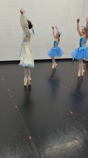 The sugar-rush energy is REAL 🍭✨ Marzipan is working on delicate pointework, musicality, and pure artistry…twirling in full force and we’re counting down the days until curtain rise! Tell us: Which Land of the Sweets variation is your favorite to watch? 👇 #PrimaNutcracker #BalletKids #MarzipanMagic #NutcrackerSeason #EdinaArts #PrimaCommunity | Prima Classical Coaching