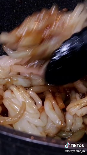 Cambodian Stir Fried Pin Noodles Recipe