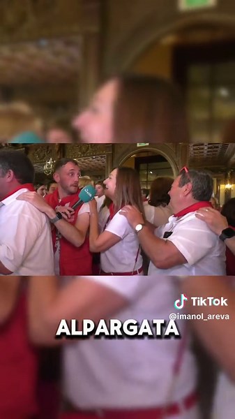 🔻¡Baile de la alpargata en San Fermín!🔻 #alpargata #baile #sf24 #sanfermin #sanfermines #pamplona #television #reporta #parati #paratii #paratiii #fyp #pypage
