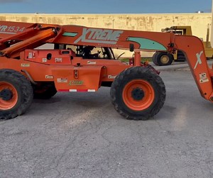 🎉 A game-changer in heavy lifting: the 2012 XTREME MANUFACTURING XR1534. 🚚 This telescopic forklift elevates your operations with a massive 15,000-pound lifting capacity, handling the heaviest loads effortlessly. Tap the link below for details 👇 https://brnw.ch/21wFYfq #XTREME #Telehandler | Equipment Trader