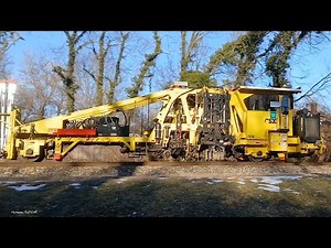 CSX MoW Equipment, Two Pieces, Make Their Way South at Cincinnati, OH