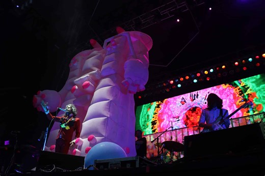 LCD to The Ramones: Here Are 10 Alt-Christmas Songs You Might Not Know