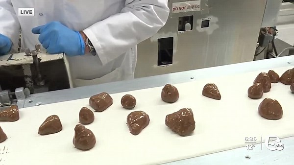 Want to see how Malley's makes chocolate covered strawberries?