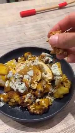 Rate this recipe of out 10 in the comments below 😜 This curried chicken and cauliflower tray bake tastes absolutely incredible 😍 All them flavours with the mango chutney, mint yogurt and crispy onions 👌👌#thebodycoach #foodie #recipes | The Body Coach