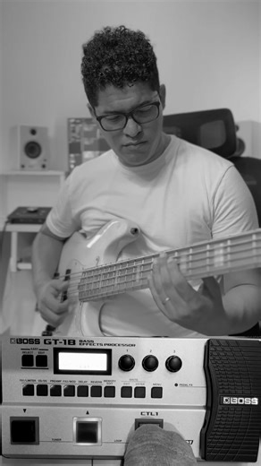 🎸 ¿Tienes una Boss GT-1B y sientes que no suena como debería? No es la pedalera. Es la forma en que está configurada. Durante años he trabajado presets específicos para bajo eléctrico en la GT-1B, enfocados en: ✔ Sonido profesional ✔ Claridad ✔ Presencia en mezcla ✔ Tocar sin pelear con el equipo Aquí te muestro cómo puedes transformar completamente tu sonido en minutos, sin complicarte con parámetros técnicos. Toca el botón VER MÁS y te mostraré cómo sacarle un mejor sonido a tu pedalera. | Ge