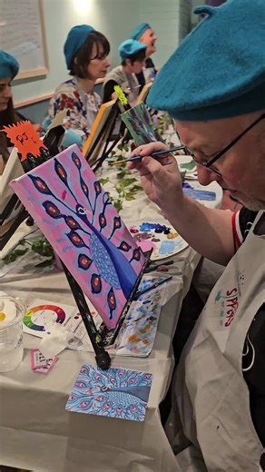 Same brief. Same brushes. Completely different masterpieces. 🦚 That's what happens when teams ditch the rules and make it their own. No two feathers alike! Exactly how we like it at ART SIPPERS! 🎨 Ready for your team to spread their creative wings? 📧 info@artsippers.com 🦩