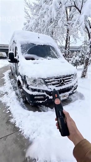 Nettoyez, Soufflez, Gonflez… avec 1 seul outil !​ ✨ Votre voiture, canapé ou terrasse méritent un nettoyage profond et sans compromis. Découvrez l’aspirateur 5-en-1 nouvelle génération : il aspire, souffle, brosse, gonfle et s’illumine. Finis les outils multiples et les recois pleins de poussière. ✅ 5 fonctions en 1​ – Aspirateur, souffleur, brosse, gonfleur et lampe verte pour voir la poussière invisible. ✅ 15 kPa d’aspiration puissante​ – Idéal pour sièges auto, canapés, bureaux, miettes incru