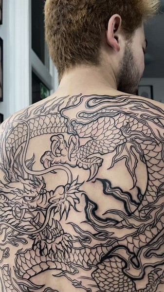 Stunning Dragon Back Piece Tattoo Designs