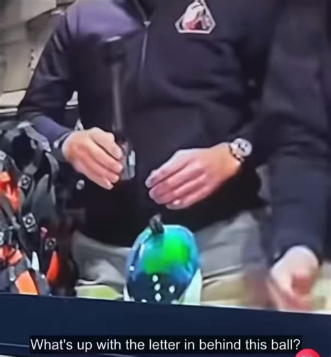 Truth matters. Failure to double check before passing along misinformation is the surest way to trash one's credibility. When you view this from the original footage, there is NO chroma key anomaly.0NASA specializes in lying. Let that NOT be OUR specialty. I've unwittingly passed along misinformation thinking it was legit, too. Gotta apologize and move on.