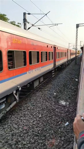 KOLKATA SAIRANG VS KALYANI SIMANTA LOCAL|| KALYANI LOCAL WIN THE RACE #indianrailways #india #instagram #railfans #railways #train #photography #railway #railfanning #rail #indianrailway #of #wap #railfan #trainsofindia #railwaystation #trains #windowseatproject #railroad #mumbai #travel #centralrailways #irfca #incredibleindia #railduniya #travelphotography #railwayphotography #d #trainphotography #trainspotting #trendingreels #viral #instagram #explorepage #explore #instagood #love #reels #fas