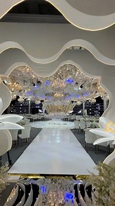 Check out Nigerian gospel singer Moses Bliss’s dreamy white wedding reception decor. Video credit #bellanaijaweddings . . . #Mosesbliss #mmbliss24 #MosesBlisswedding #glitztrend #Africanwedding #NigerianWedding #Ghanaianwedding #Foreverbliss | African Glitz Trendz