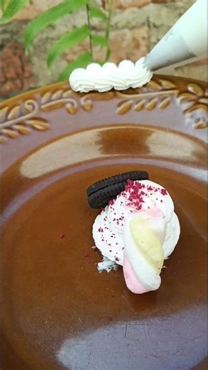 cream hood plate decorate