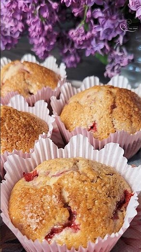 🍓 Easy Strawberry Muffins – Perfect for Any Occasion! #DailyDelightRecipes