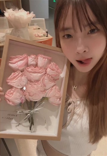 The Prettiest Ways to Preserve Your Flowers