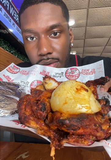 Told y’all I wasn’t lying 😮‍🔥🔥 Best charbroiled chicken in Houston and it STILL hits the same! Met up with Jesus, the owner of @Rey del pollo HTX today and ran it back. Juicy, smoky, flavorful every bite 🤤 Tried the Plato Discada too 🌮🥩🍗 sizzling skillet loaded with fajita chicken, steak, sausage, rice, beans, roasted onions & pico… this was FIREEEE 🔥 Washed it down with a strawberry watermelon agua fresca 🍓🍉 If you’re ever in Houston, you GOTTA tap in! #HoustonEats #FoodTok #TikTokFoo