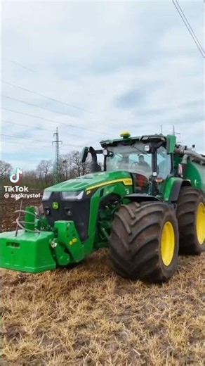 Manure with John Deere 8R 2 Gen.🦌 #johndeere #agriculture #farm #farming #tractor #traktor #farmer